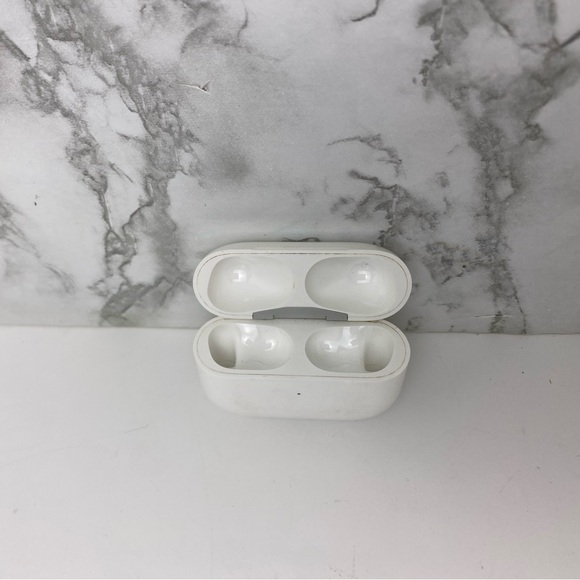 Apple AirPods Pro Charging Case Only A2190 - Picture 3 of 4